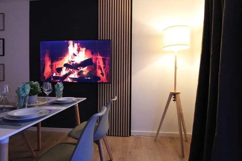 GRAzzOO | 1x Einzel- 2x Doppelzimmer 3x Smart TV - Image 1