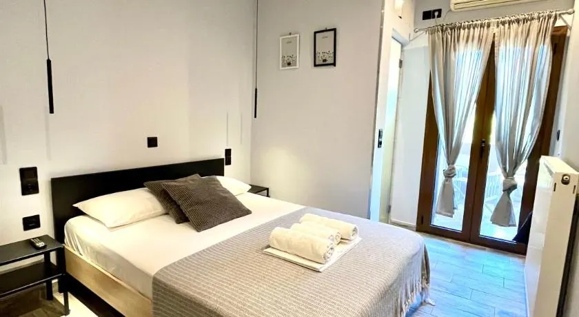 Oihalia's petit DOUBLE ROOM - Image 1