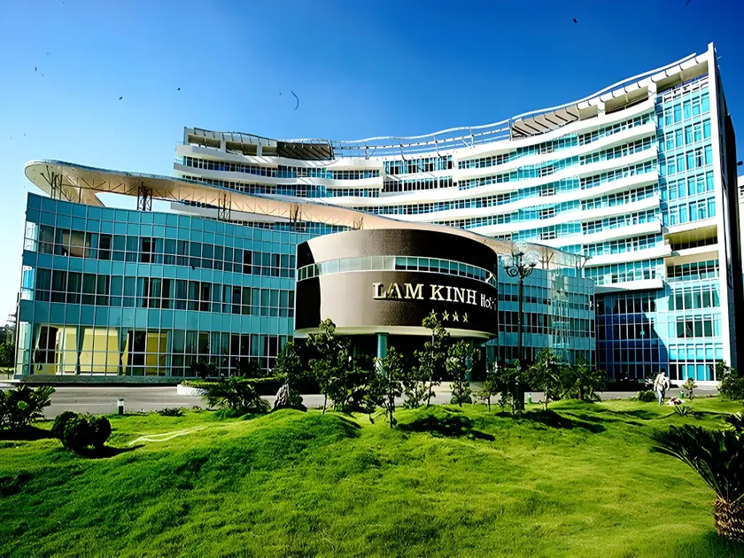 Lam Kinh Hotel - Image 1