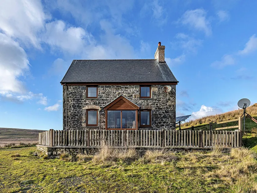 Cottage in Cambrian Mountains near Dyfi Biosphere - Image 1