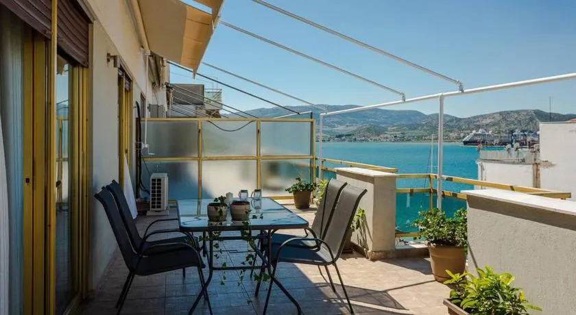 Cozy seaside penthouse with sea & mountain view. - Image 1