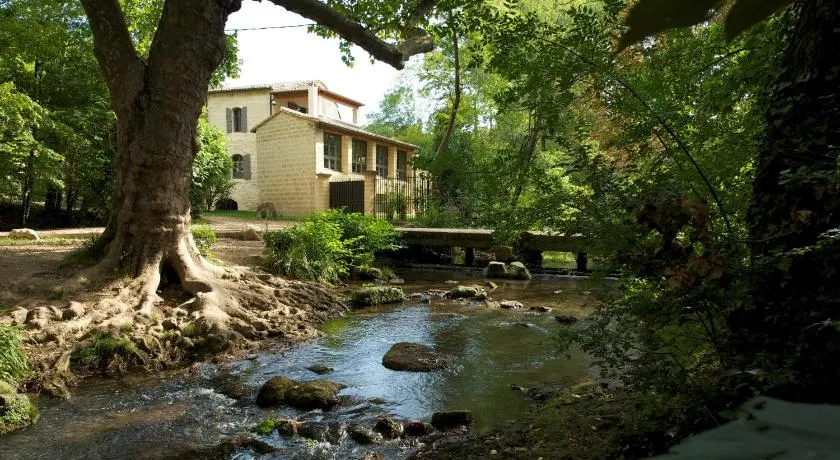 Moulin de Carrière, dans un parc de 2 hectares à Uzès - Image 1