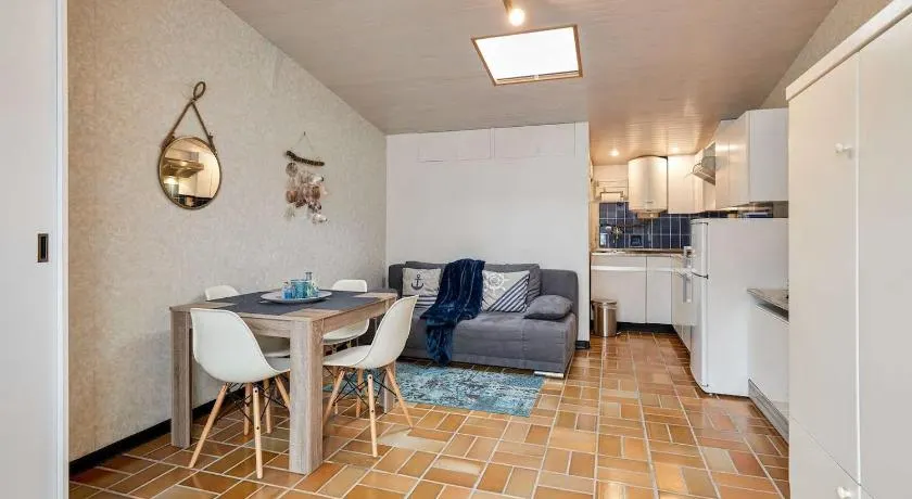 AMAZING BEACH & SUNSETS JUST 75m FROM THE BEACH! - Image 1