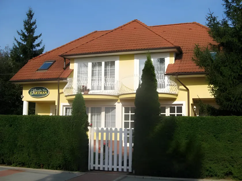 Hotel Penta Lux - Image 1