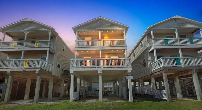 1 Min Walk to Beach: A Surfside Beach Favorite! - Image 1