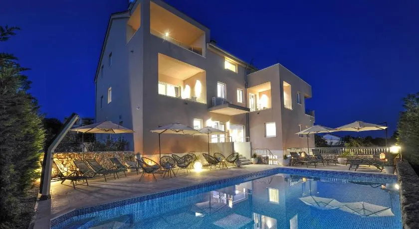 Deluxe Villa No.10 - Rooms & Apartments - Image 1