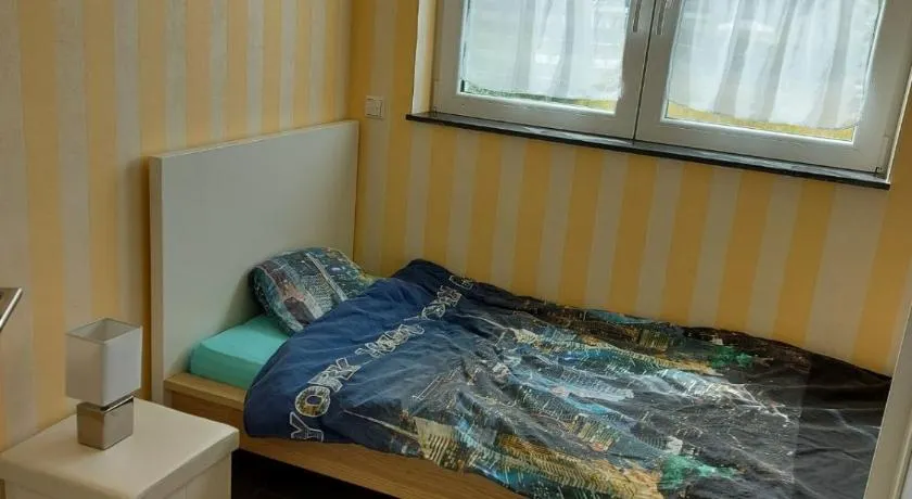 Nice Room with single bed in a new house in Vichten - Image 1