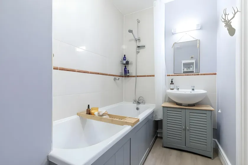 Right Stay - Jamaica Street London E1 3HY - Image 1