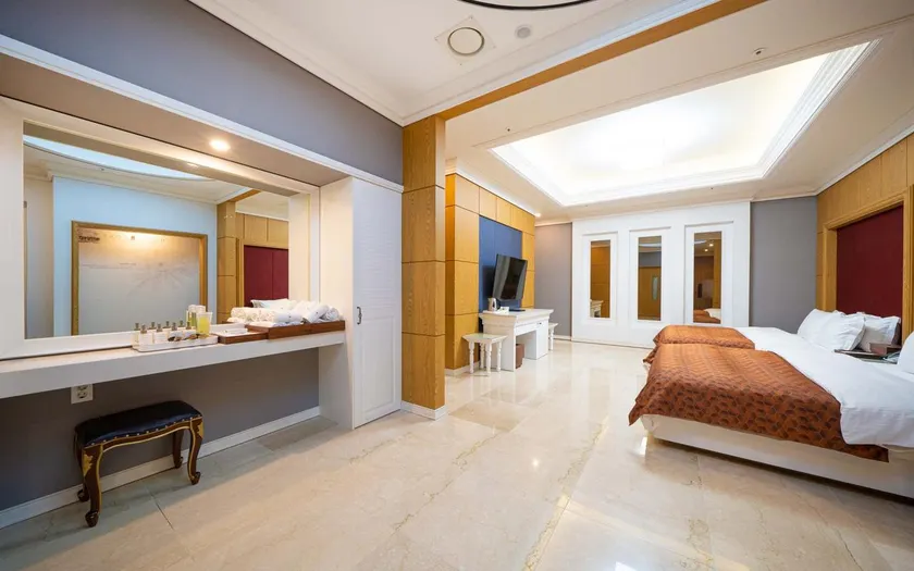 Hotel Core - Image 1