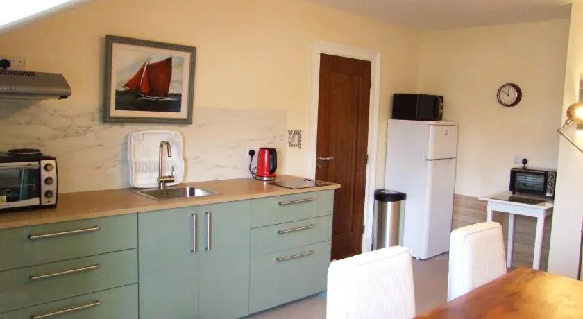 Glendalough Scenery Farmhouse - Image 1