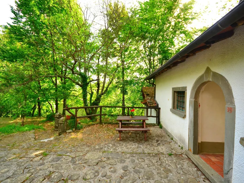 Ferienhaus mit Garten und Pool - Image 1