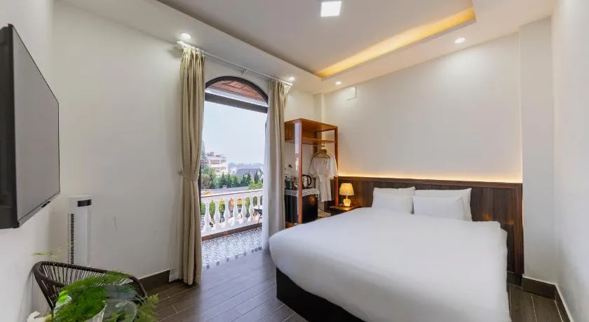 Olagi Hotel 2 - Image 1
