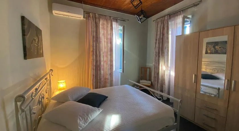 Aphrodite Apartments - Image 1