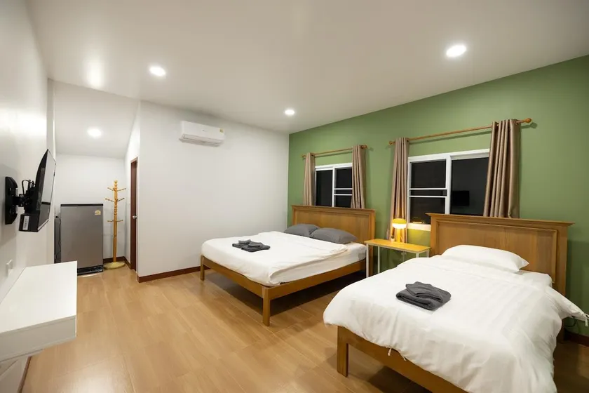 Private Garden Room , Cozy Stay for 3 - Image 1