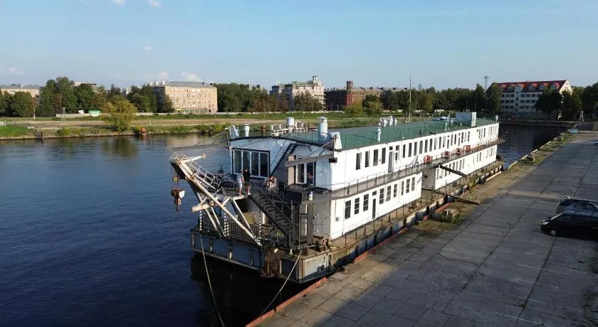 Float House Nr 659 - Image 1