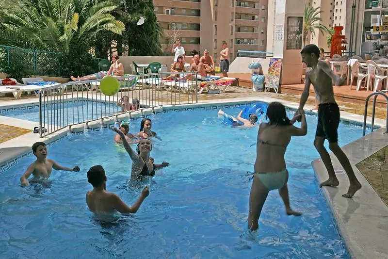 Las Torres Apartments - Image 1