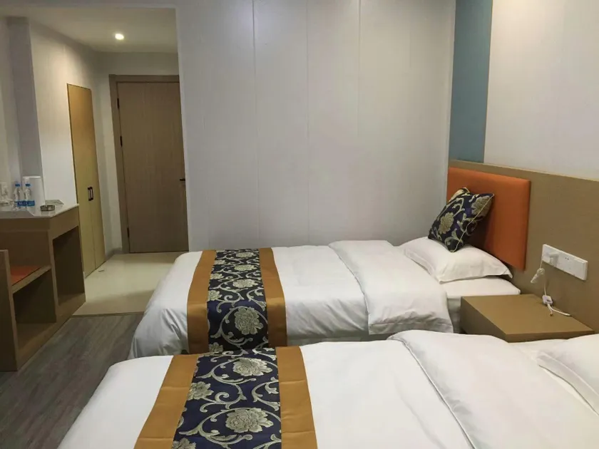 Pinghu Huating Hotel - Image 1