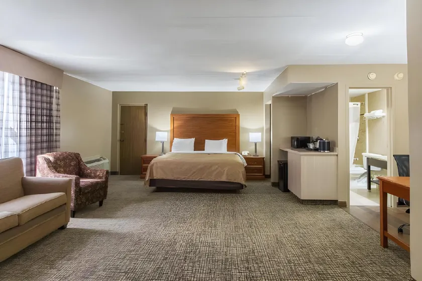 OYO Greenridge Hotel - Image 1