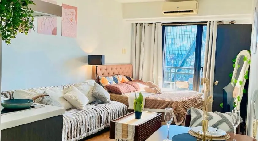 Poblacion Makati with Pool, Gym, Jacuzzi, Pool Table and fast wifi - Image 1