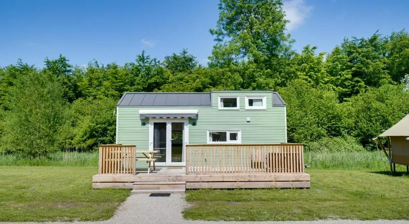 Green Tiny House with shared pool - Image 1