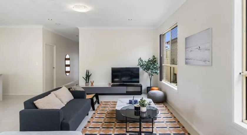 Spacious 4BR Family Home in Inala Quiet Street - Image 1