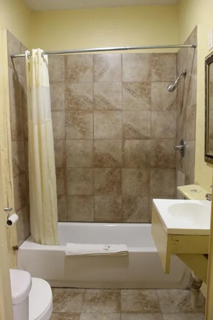 Double N Motel - Image 1