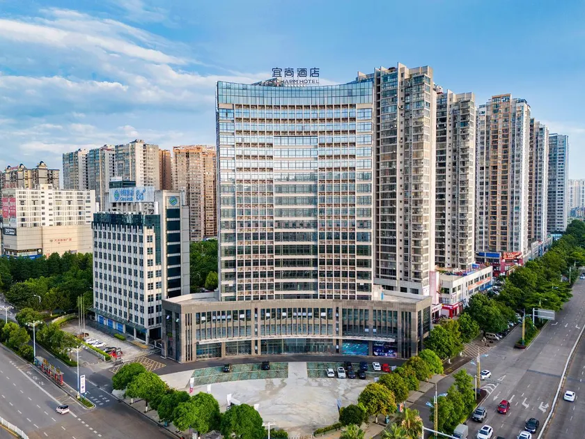Echarm Hotel Laibin North Station Zhenghe Pedestrian Street Zhonghui Financial Building - Image 1