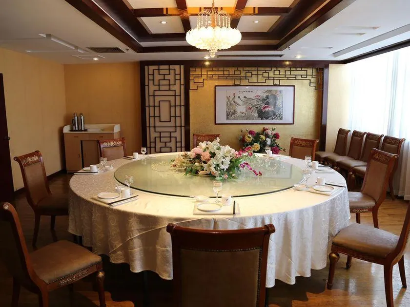 Zhiyuanlou Hotel - Image 1