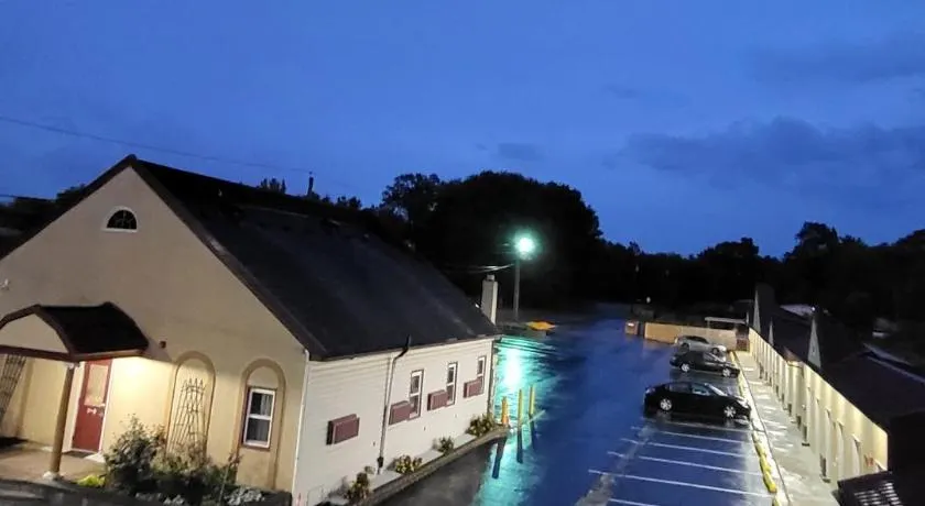 Red Bank Inn - Image 1
