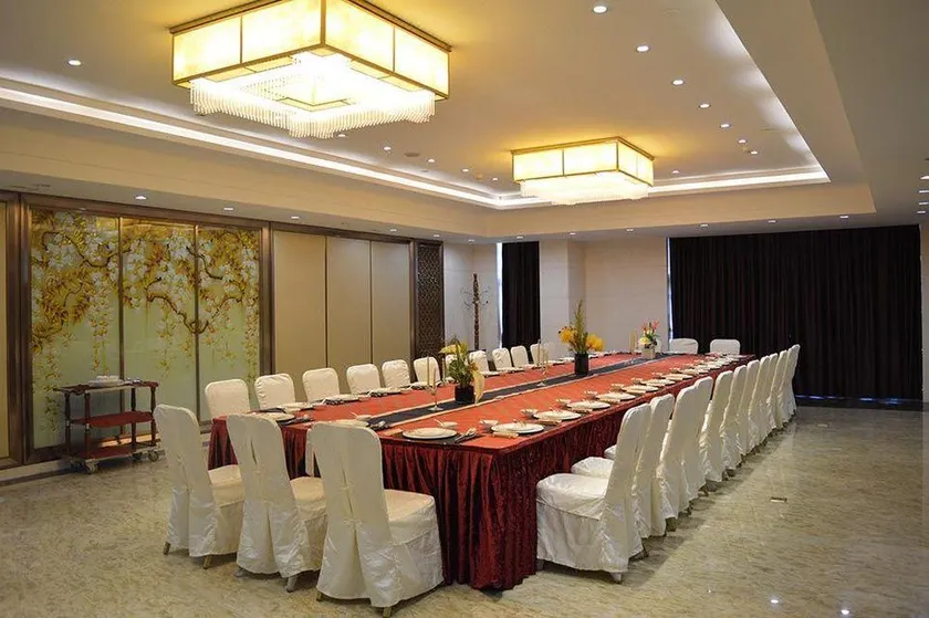 YOUNG KING HOTEL(Foshan Nanhai Jiujiang Branch) - Image 1