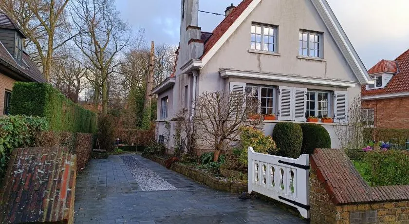 HIDDEN GEM Centre of BRUGES free PARKING - Image 1