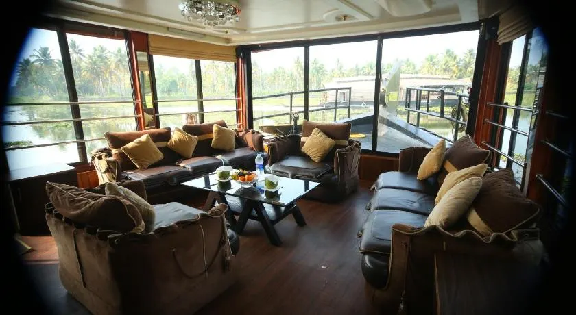 Alleppey Lake Houseboat - Image 1