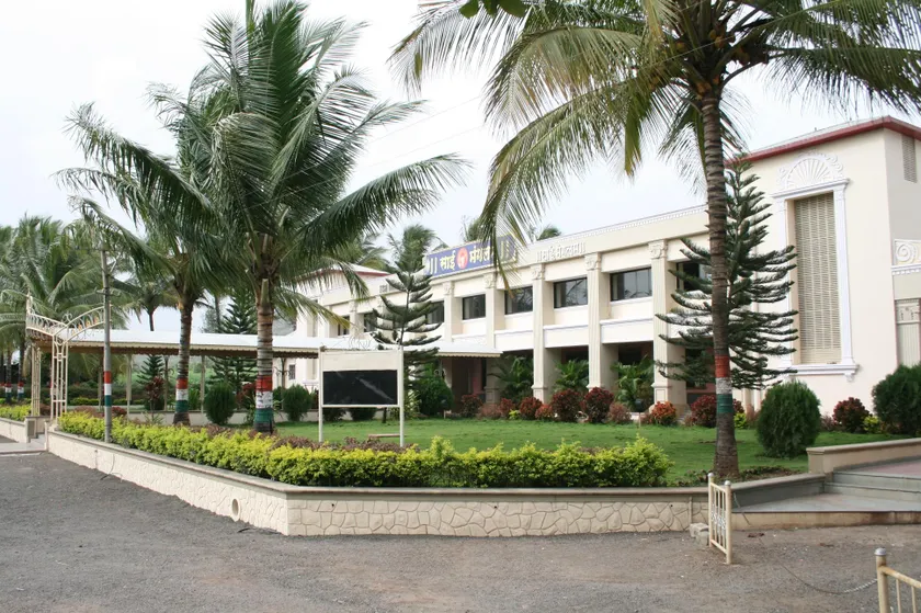 Hotel Sai International - Image 1