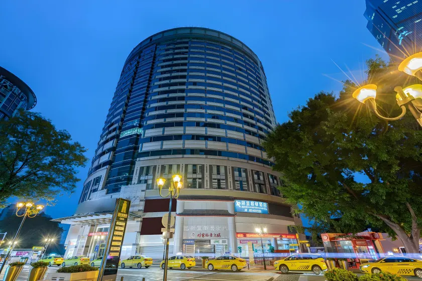 Rezen Kingtown Hotel Chongqing Jiefangbei Pedestrian Street Hongyadong - Image 1
