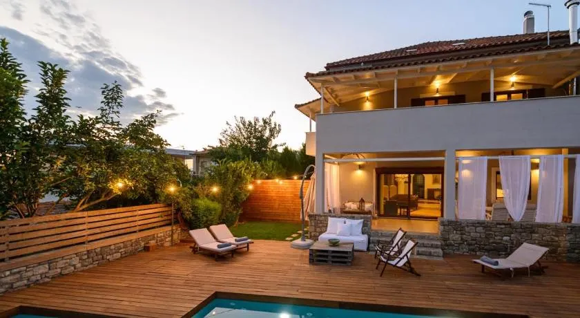 Casa Constantine Spacious Family and Friends Oasis with Pool, 10 Min from Kalamata - Image 1