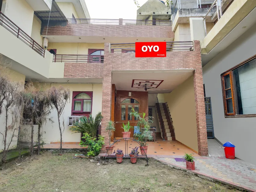 Flagship Corner Guest House - Image 1