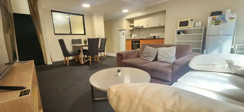 3br Apartment Near Sydney Uni Rpa - Image 1