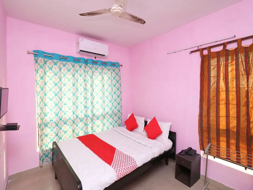 OYO 28843 Home Stay - Image 1