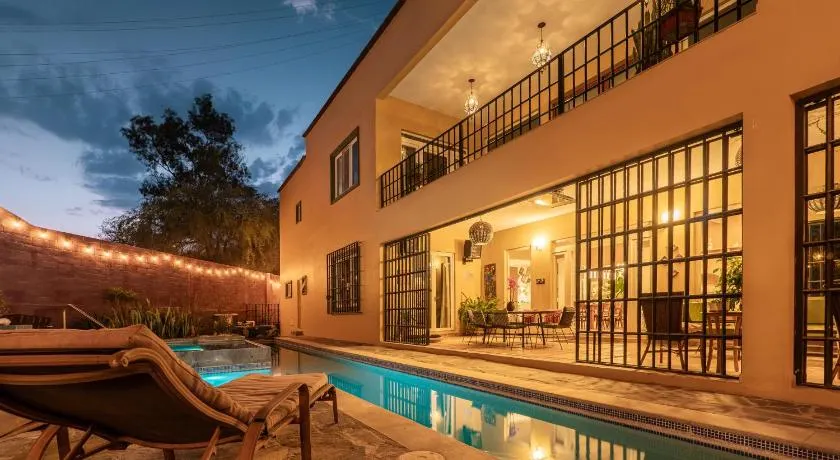 Casa Feliz Jacuzzis Alberca Gimnacio Vapor PingPong Billar Cuarto de Video - Image 1