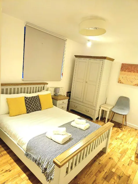 Central 2Bedroom Apartment with Terrace and Garage - Image 1
