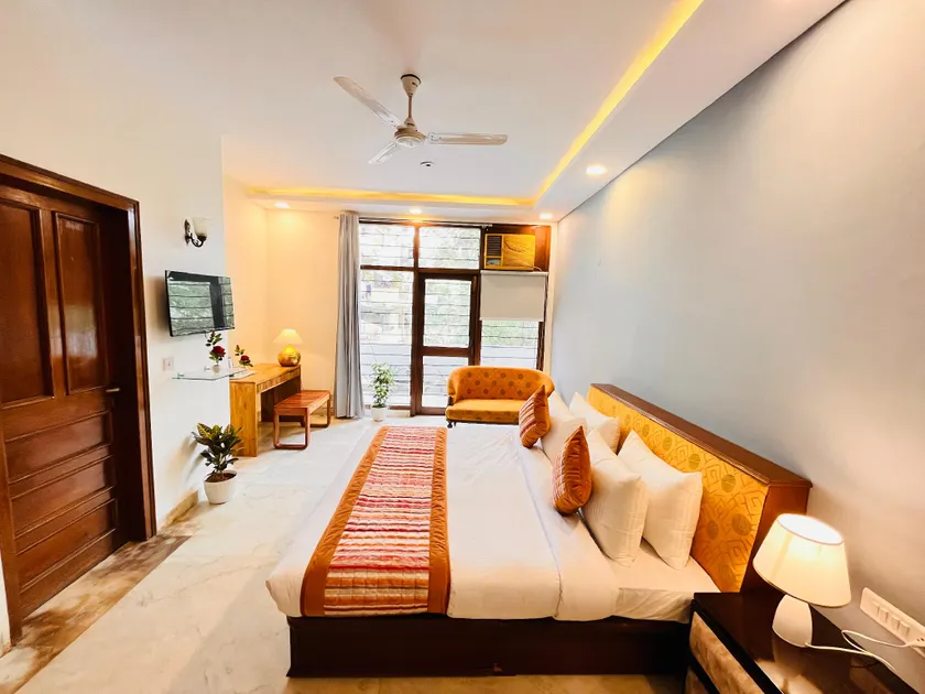 Grove Residency Hauz Khas New Delhi - Couple Friendly - Image 1