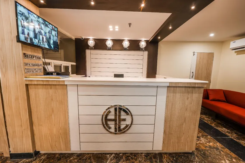 Hotel Holiday Express - Image 1