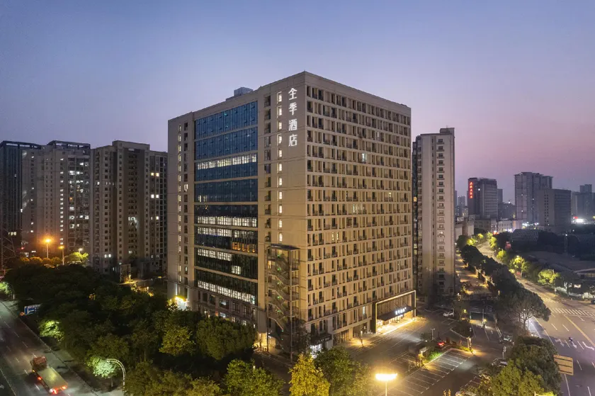 Ji Hotel Jiangyin Lingang Development Zone Coastal City - Image 1