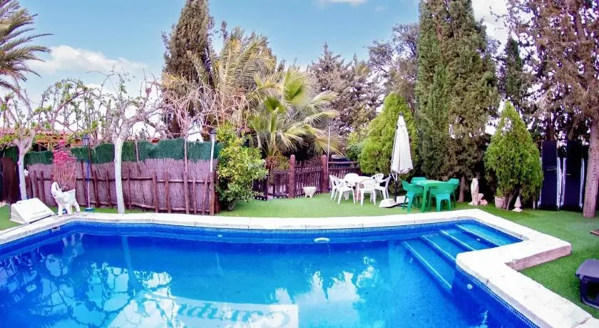 Grande villa entièrement équipée avec jardin, barbecue et terrasse | Vue jardin - Image 1