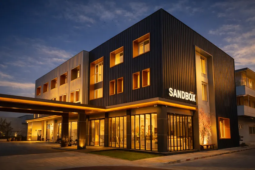Sandbox Hotel - Image 1