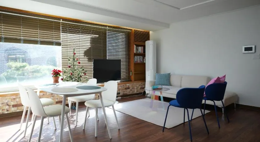 Stay Vibe Healing House - Image 1