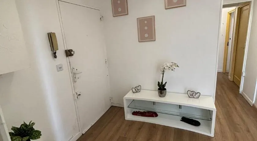 Chambre avec salle de bain privée, 20 min de Paris APPARTEMENT COMMUN - Image 1