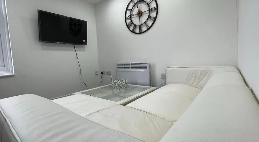 Apartment in St Denys - Image 1