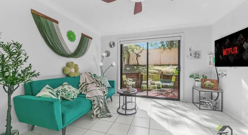 Sunny and Vibrant Home - Image 1
