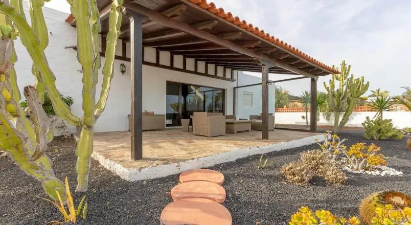 Villa Solerolo - Stunning Villa in Parque Holandés - Image 1